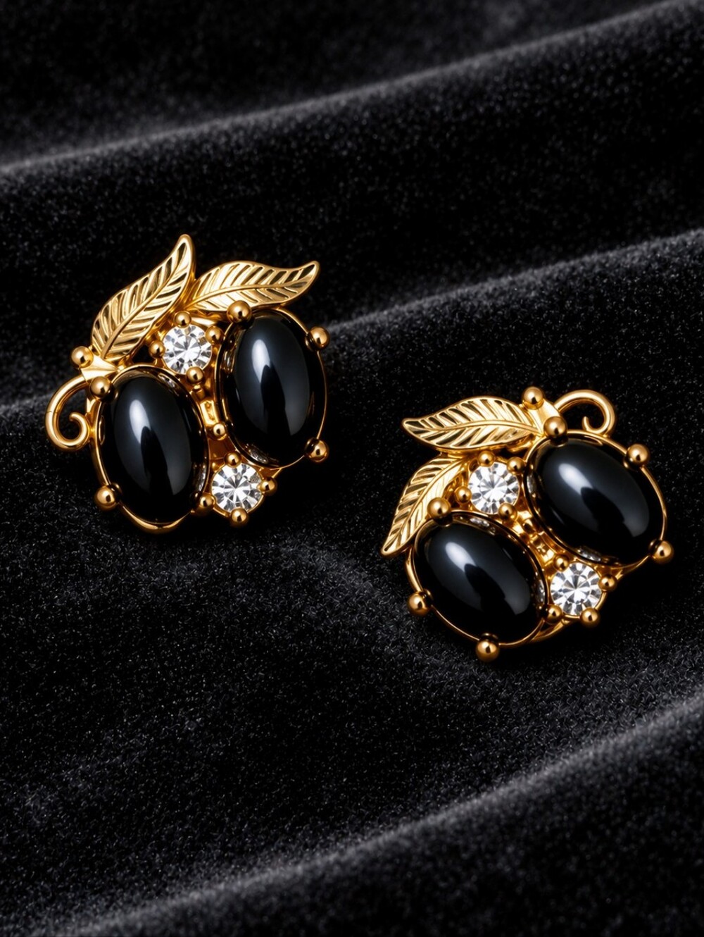 Black Cabochon Rhinestone Gold Tone Leaf Cluster Stud Vintage Earrings CC